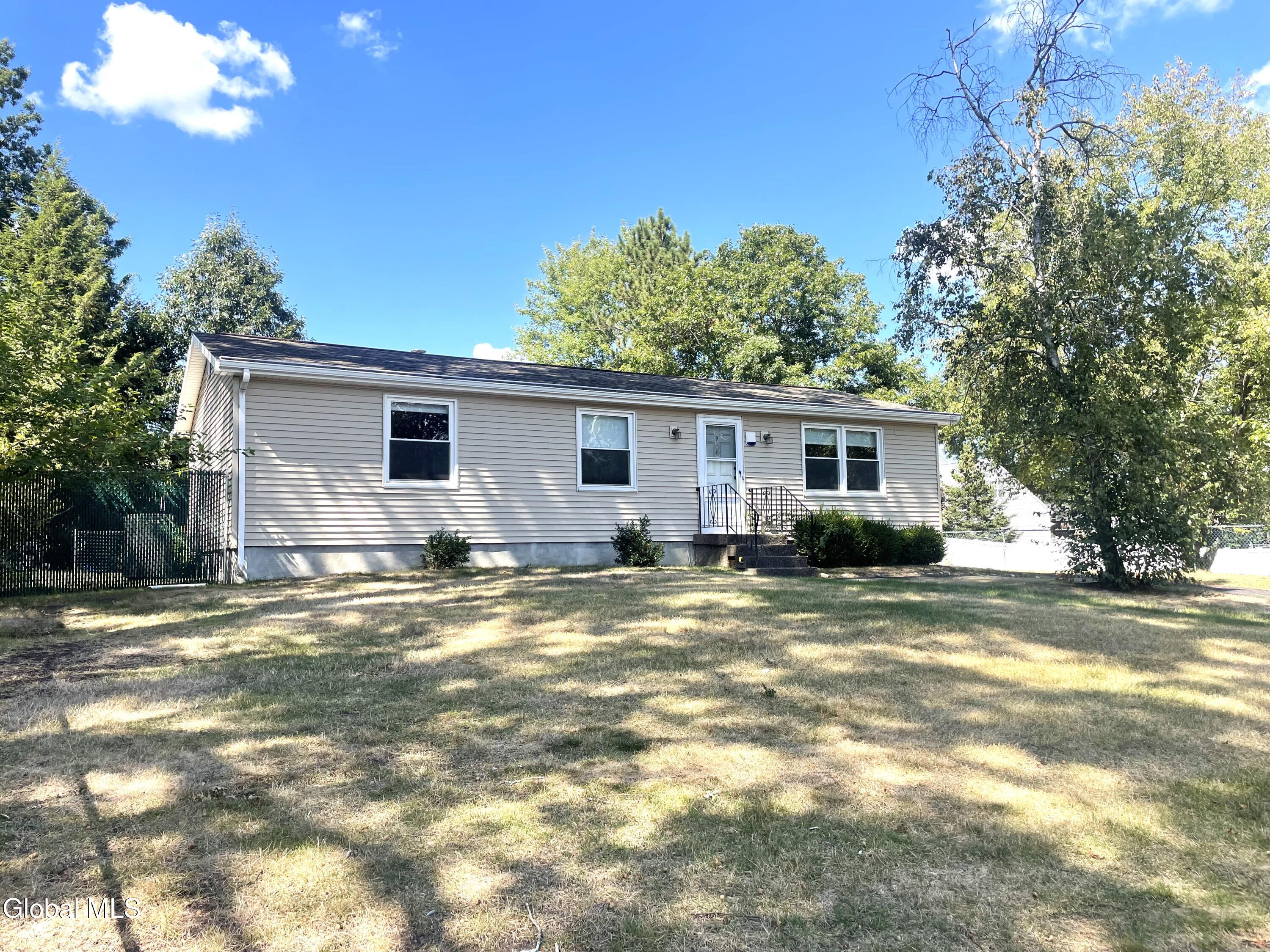 9 Ridge Terrace Colonie, NY 12205 - Photo 3 of 51 Pretty