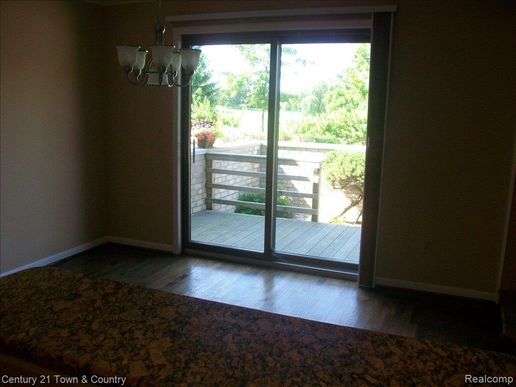 1186 Oakwood Court, Unit 48 Rochester, MI 48307 - Photo 10 of 12 1186 Oakwood 007