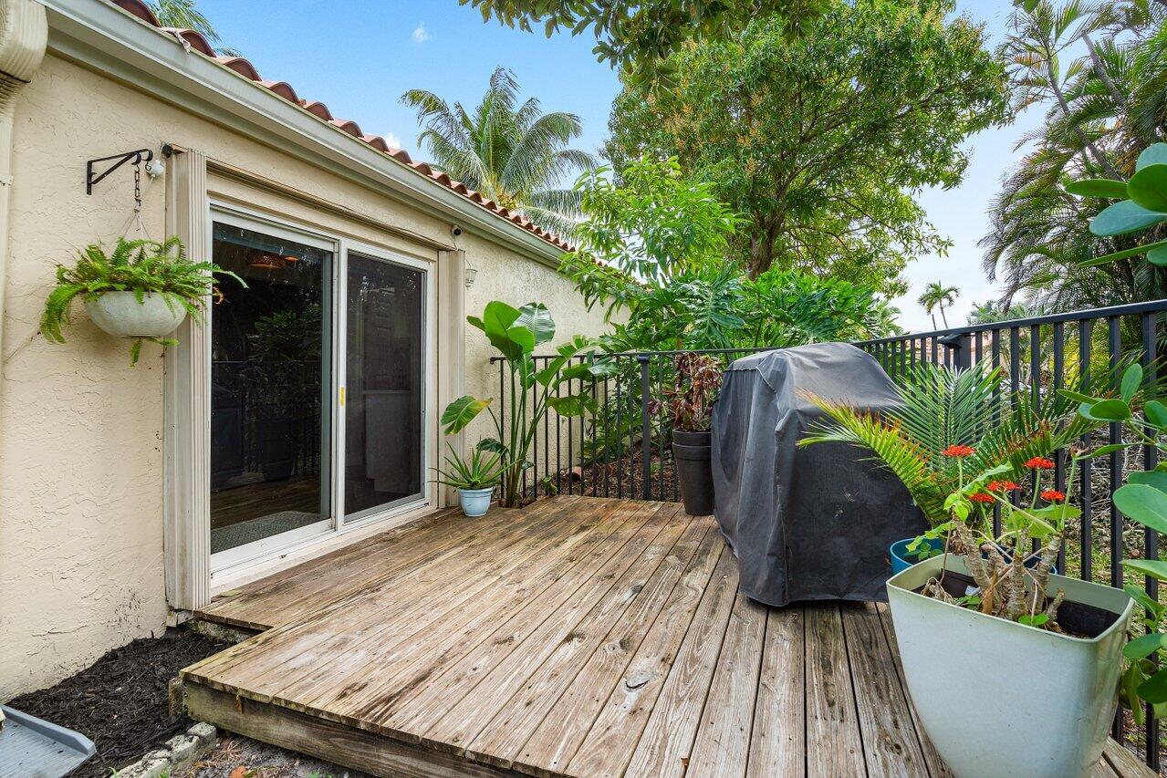 8541 Nadmar Avenue Boca Raton, FL 33434 - Photo 32 of 39 a view of a backyard with sitting area