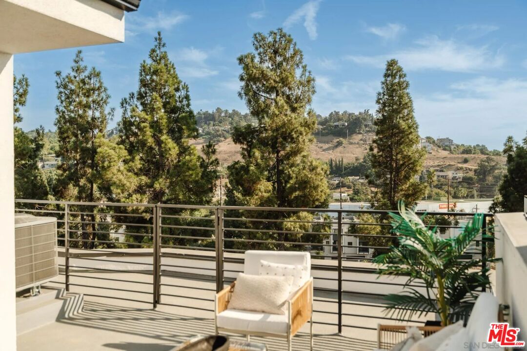 3852 Emery Way Los Angeles, CA 90065 - Photo 1 of 19