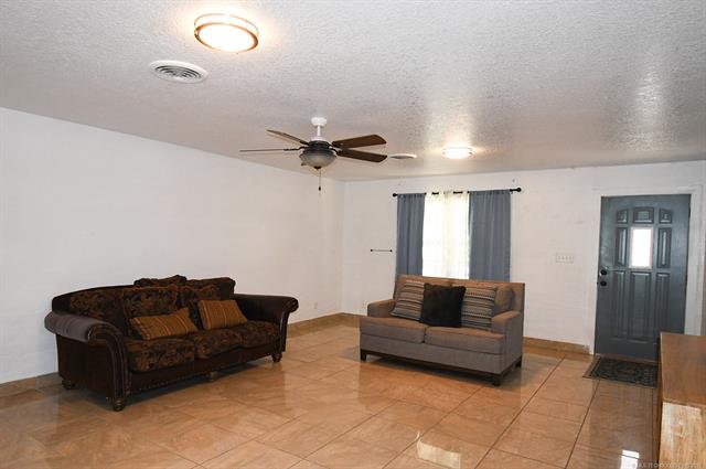107903 South 4570 Road Sallisaw, OK 74955 - Photo 10 of 35 Spacious room featuring tile flooring, ceiling fan, and recessed lighting