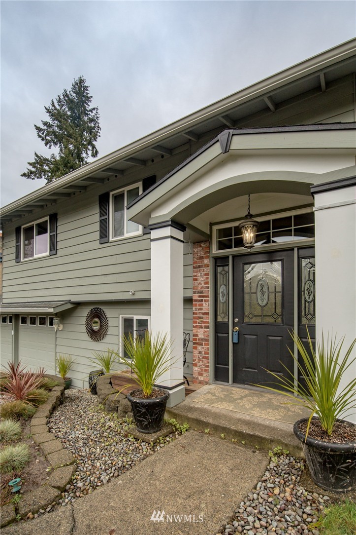 1908 16th Place Southeast Renton, WA 98055 - Photo 2 of 19 Gallery Image 2