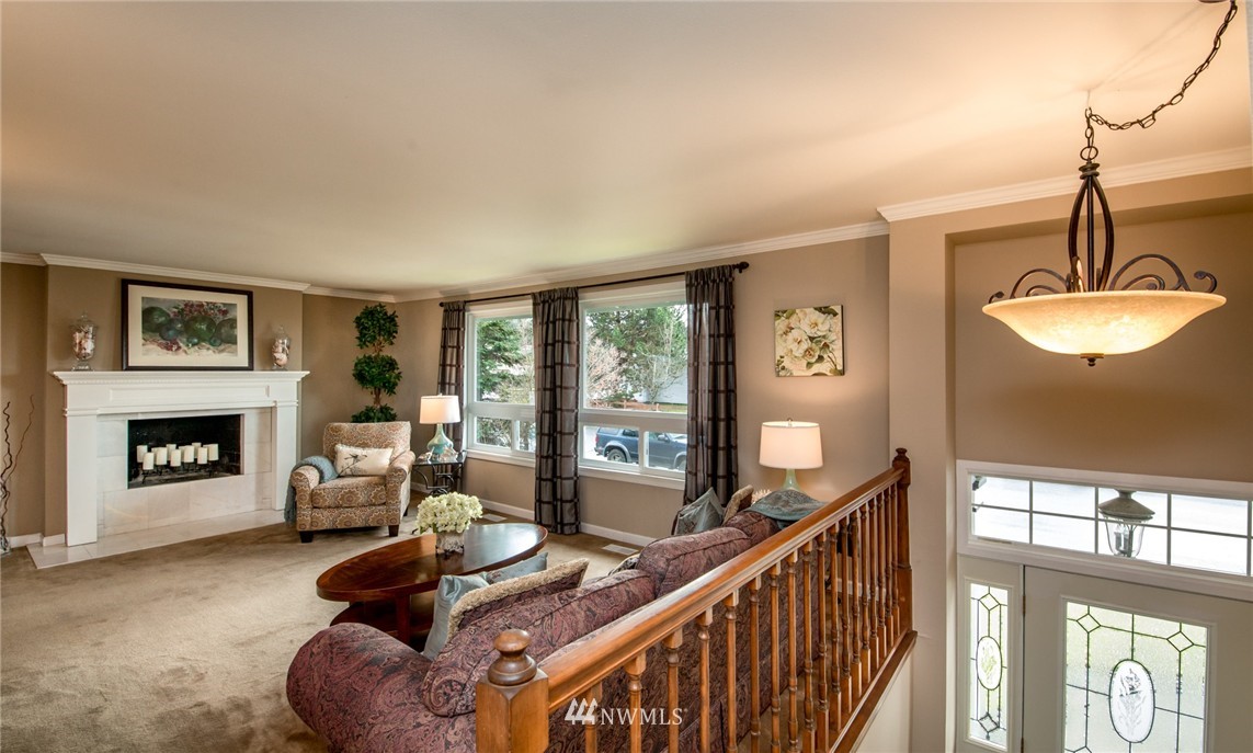 1908 16th Place Southeast Renton, WA 98055 - Photo 3 of 19 Gallery Image 3