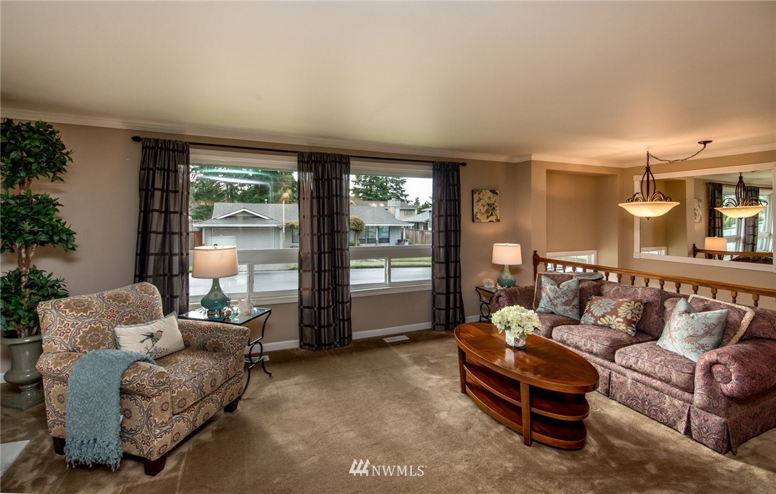 1908 16th Place Southeast Renton, WA 98055 - Photo 4 of 19 Gallery Image 4