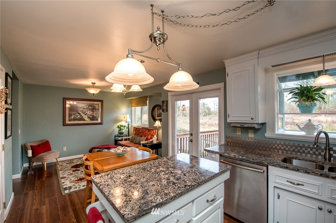 1908 16th Place Southeast Renton, WA 98055 - Photo 6 of 19 Gallery Image 6