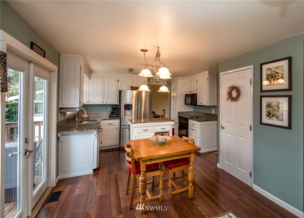 1908 16th Place Southeast Renton, WA 98055 - Photo 7 of 19 Gallery Image 7