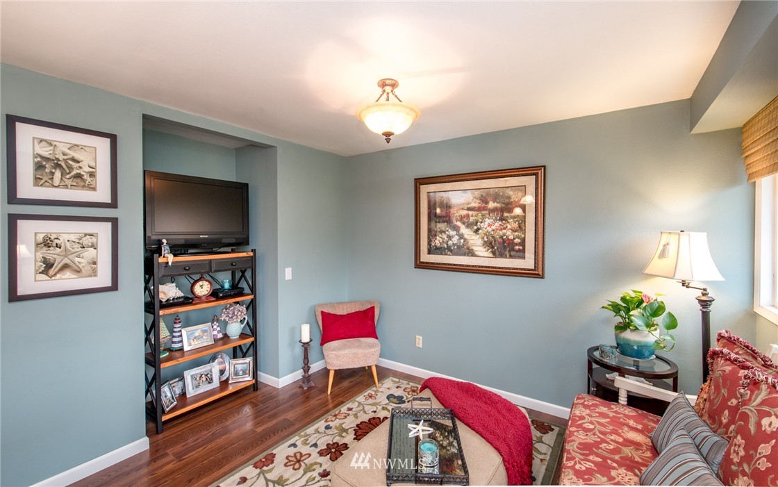 1908 16th Place Southeast Renton, WA 98055 - Photo 8 of 19 Gallery Image 8