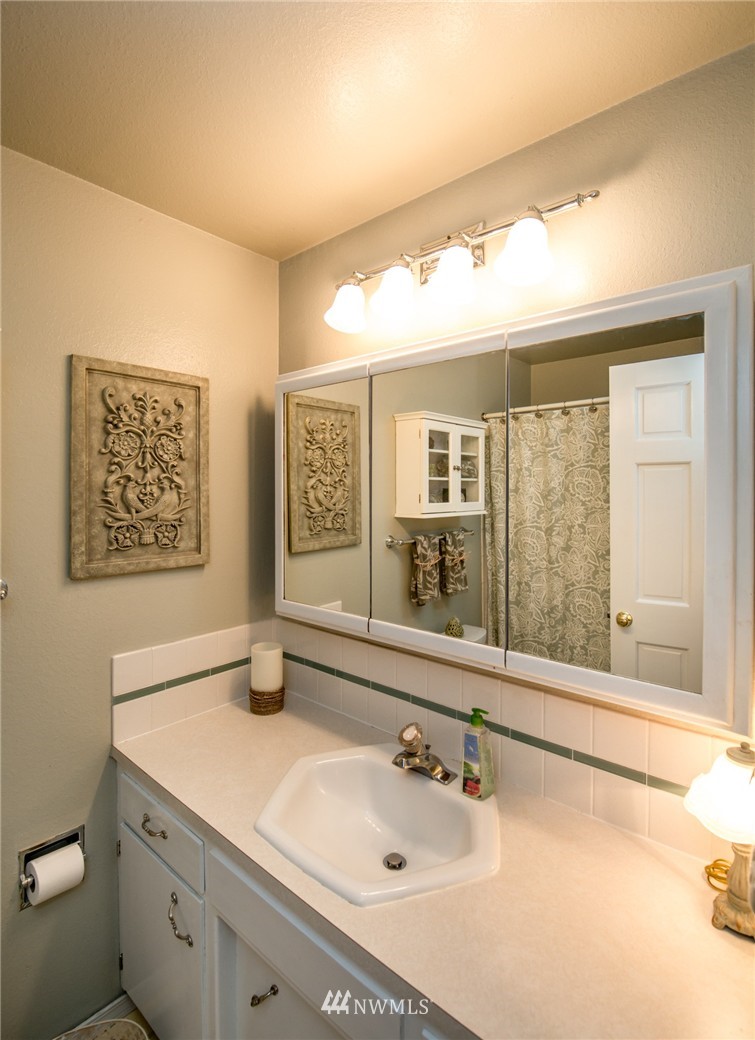 1908 16th Place Southeast Renton, WA 98055 - Photo 9 of 19 Gallery Image 9