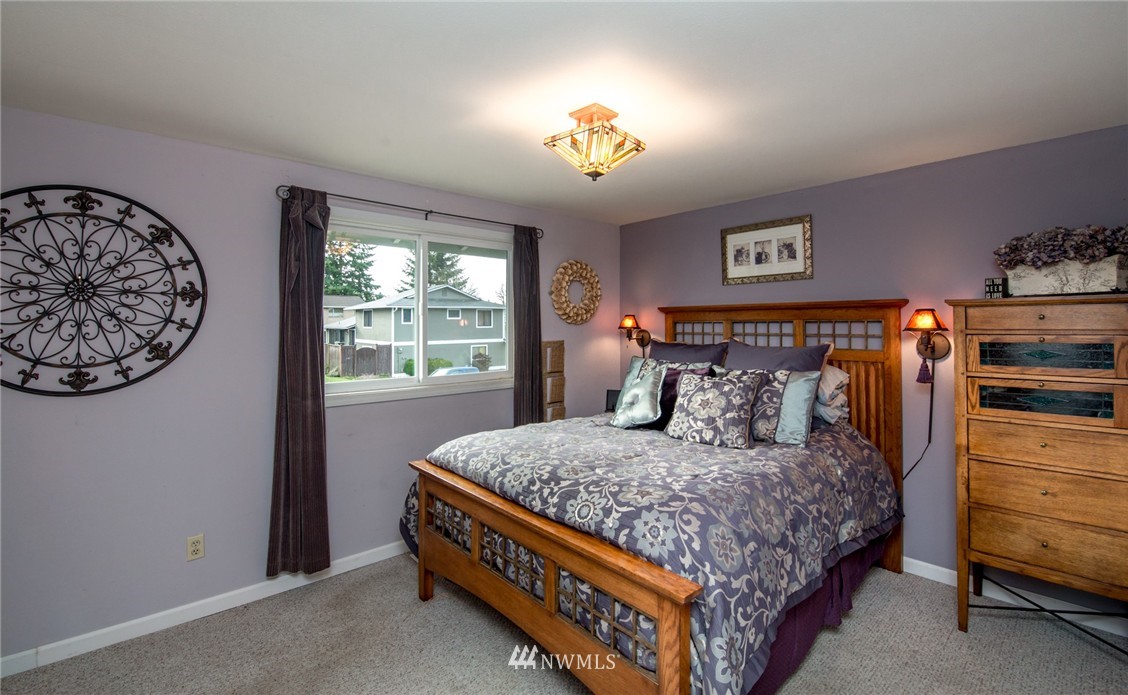 1908 16th Place Southeast Renton, WA 98055 - Photo 10 of 19 Gallery Image 10