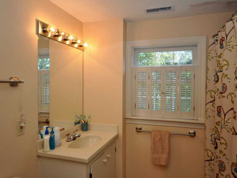 139 Cedar Island Road Narragansett, RI 02882 - Photo 12 of 22 Bathroom.