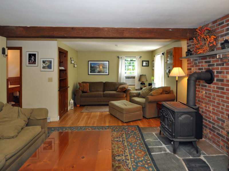 139 Cedar Island Road Narragansett, RI 02882 - Photo 3 of 22 Living Room.