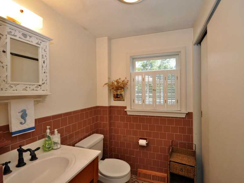 139 Cedar Island Road Narragansett, RI 02882 - Photo 5 of 22 Bathroom.