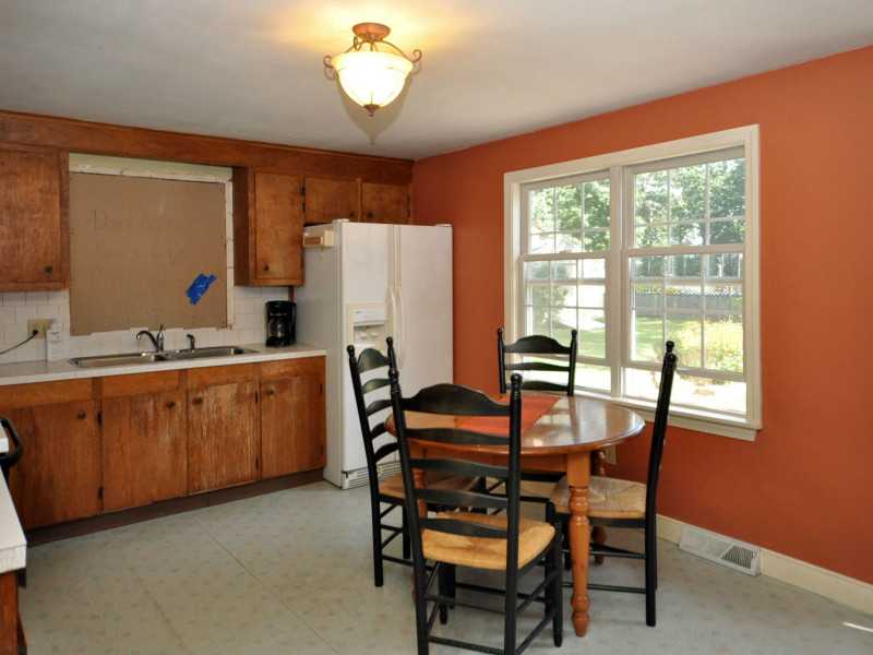 139 Cedar Island Road Narragansett, RI 02882 - Photo 6 of 22 Kitchen.