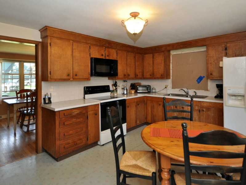 139 Cedar Island Road Narragansett, RI 02882 - Photo 7 of 22 Kitchen.