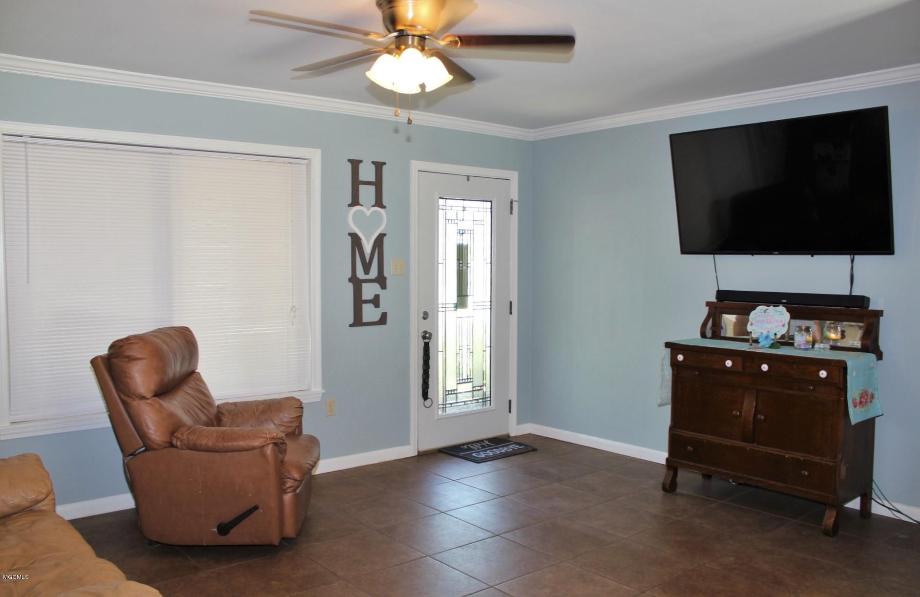 132 Hascal Gunter Road Lucedale, MS 39452 - Photo 3 of 36 3-Living Room