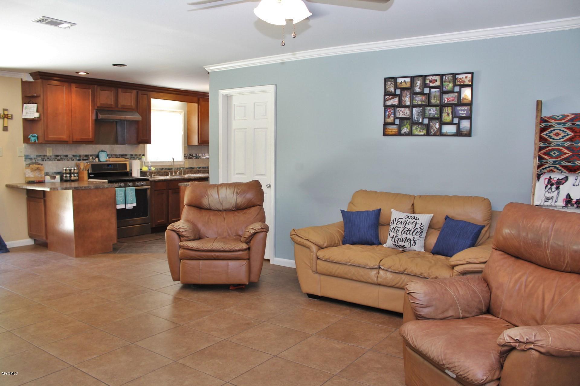 132 Hascal Gunter Road Lucedale, MS 39452 - Photo 4 of 36 4-Living Room