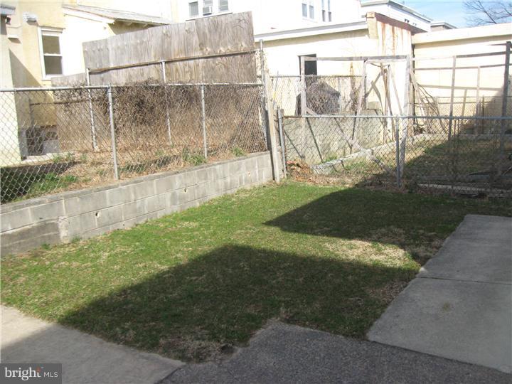 158 Overhill Road Upper Darby, PA 19082 - Photo 3 of 9