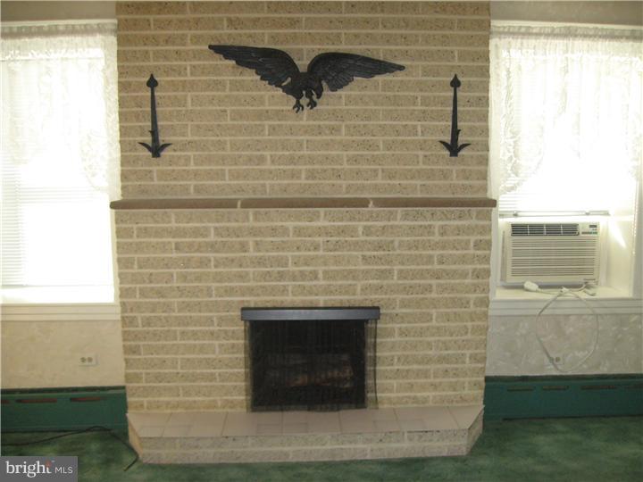 158 Overhill Road Upper Darby, PA 19082 - Photo 4 of 9