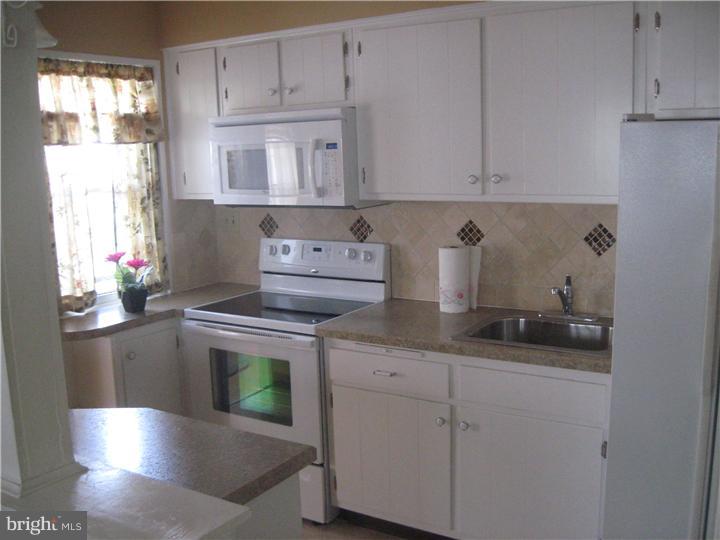 158 Overhill Road Upper Darby, PA 19082 - Photo 6 of 9