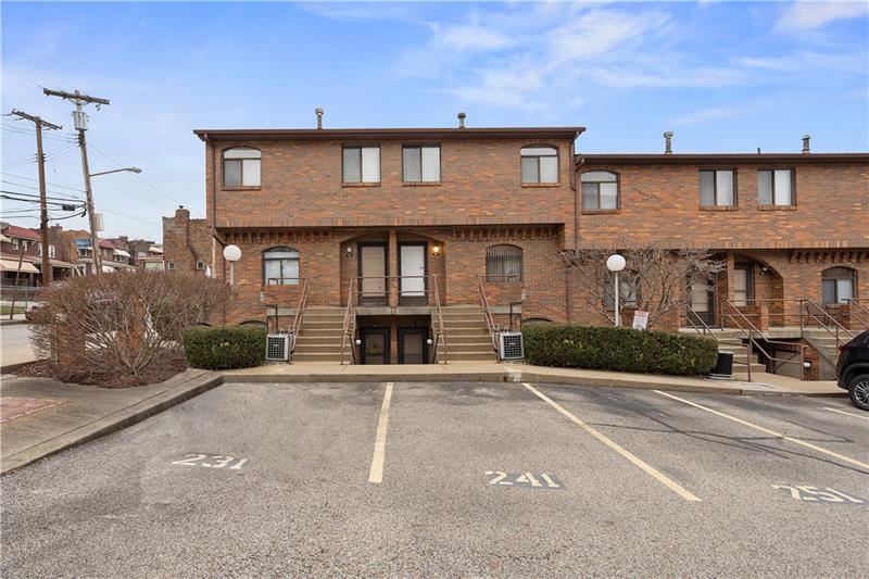 3272 Niagara Square, Unit 122 Pittsburgh, PA 15213 - Photo 2 of 25 Gallery Image 2