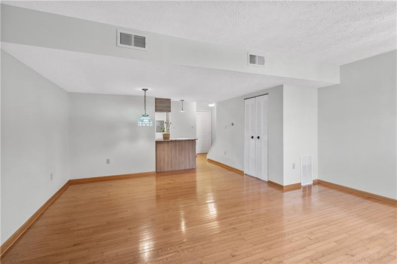3272 Niagara Square, Unit 122 Pittsburgh, PA 15213 - Photo 11 of 25 Gallery Image 11