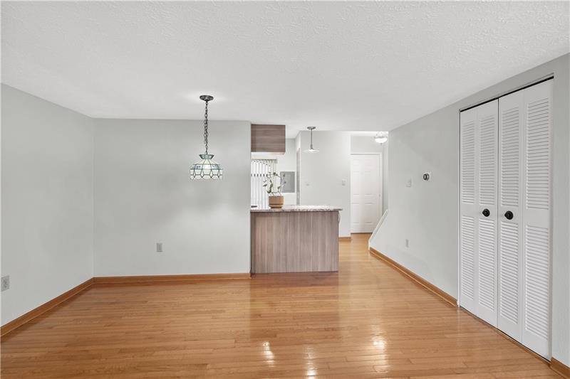 3272 Niagara Square, Unit 122 Pittsburgh, PA 15213 - Photo 13 of 25 Gallery Image 13
