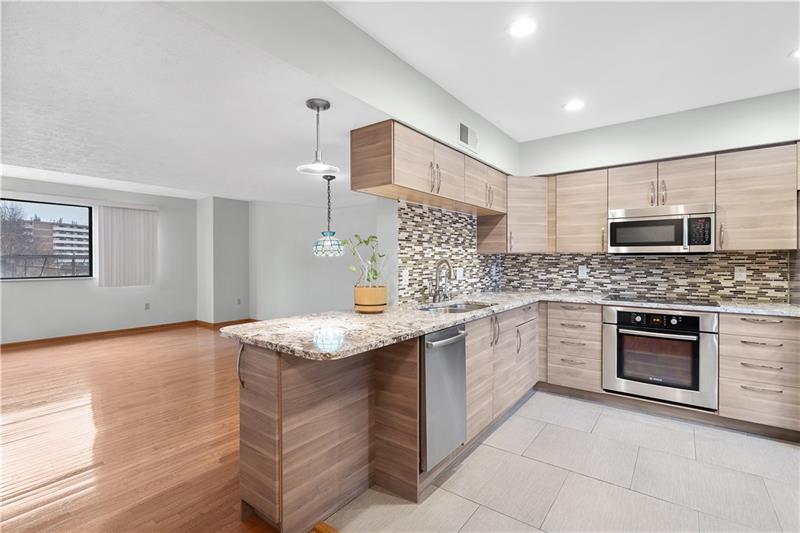 3272 Niagara Square, Unit 122 Pittsburgh, PA 15213 - Photo 3 of 25 Gallery Image 3