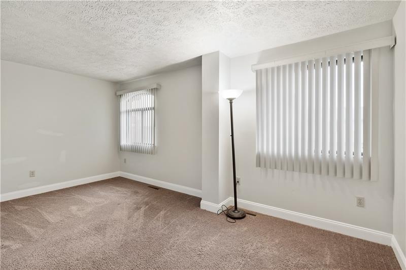 3272 Niagara Square, Unit 122 Pittsburgh, PA 15213 - Photo 21 of 25 Gallery Image 21