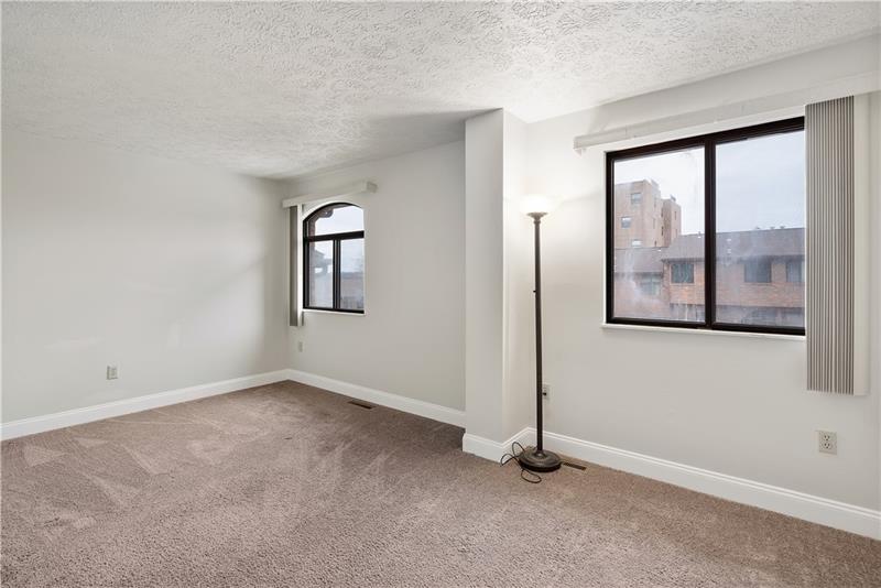 3272 Niagara Square, Unit 122 Pittsburgh, PA 15213 - Photo 22 of 25 Gallery Image 22
