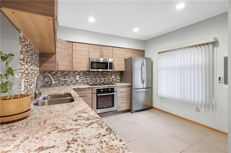 3272 Niagara Square, Unit 122 Pittsburgh, PA 15213 - Photo 4 of 25 Gallery Image 4