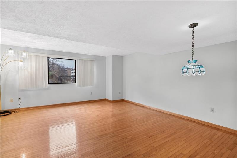 3272 Niagara Square, Unit 122 Pittsburgh, PA 15213 - Photo 9 of 25 Gallery Image 9