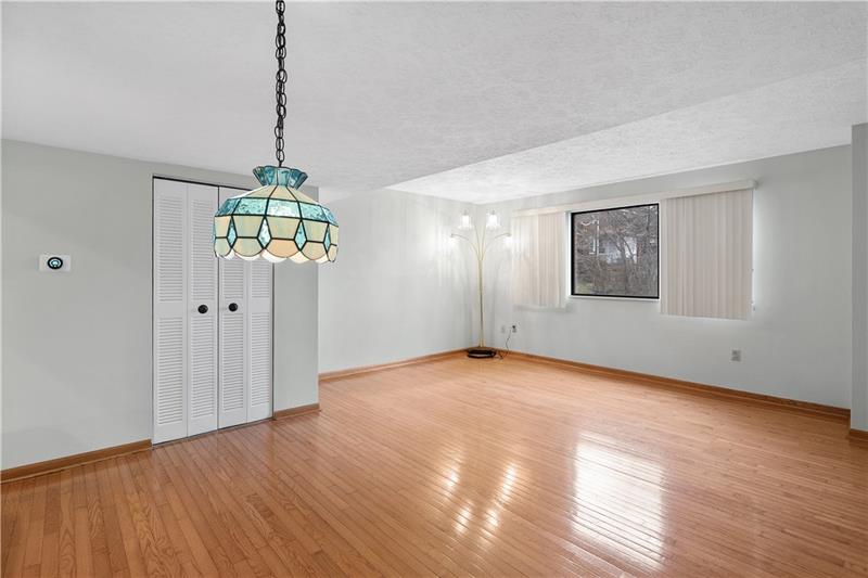 3272 Niagara Square, Unit 122 Pittsburgh, PA 15213 - Photo 10 of 25 Gallery Image 10