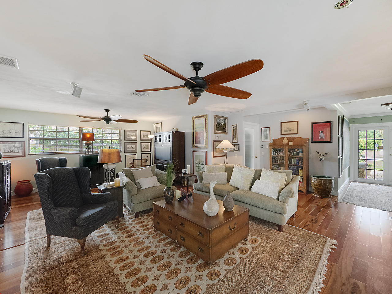 99 Golfview Drive Tequesta, FL 33469 - Photo 6 of 17 a living room with furniture