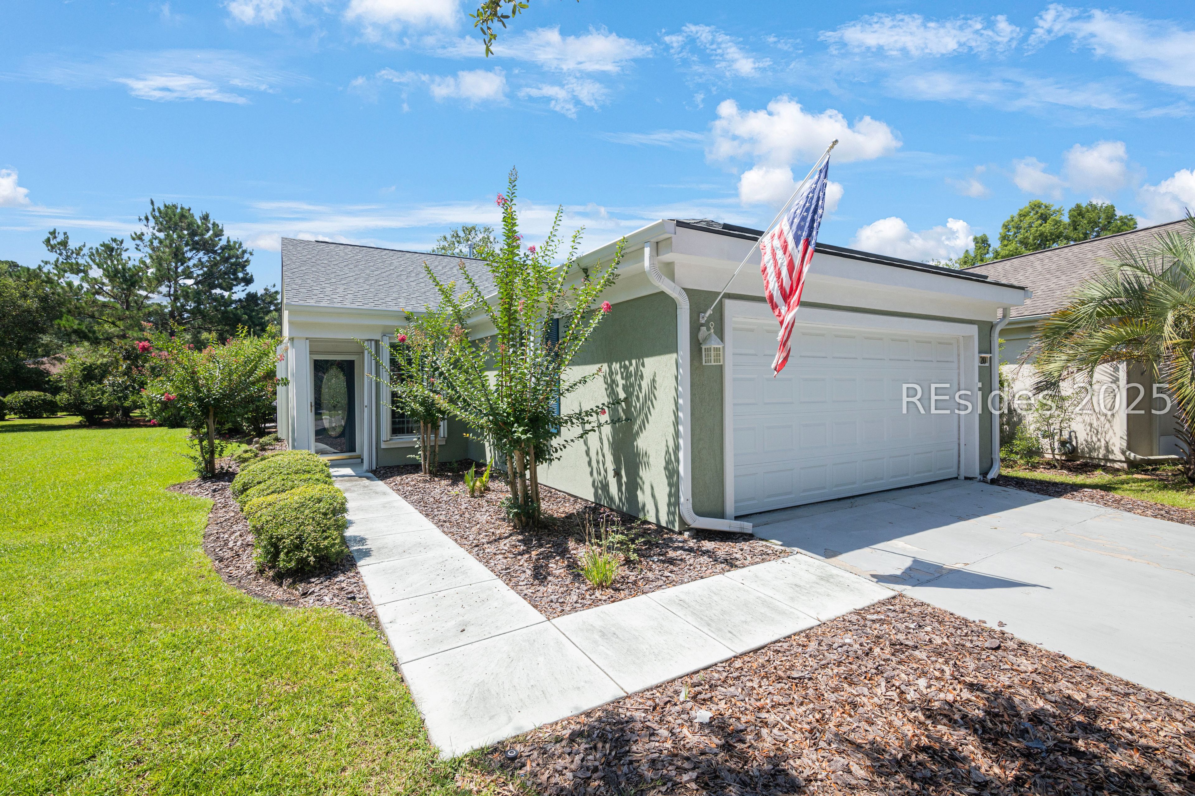 20 Daffodil Court Bluffton, SC 29909 - Photo 2 of 46