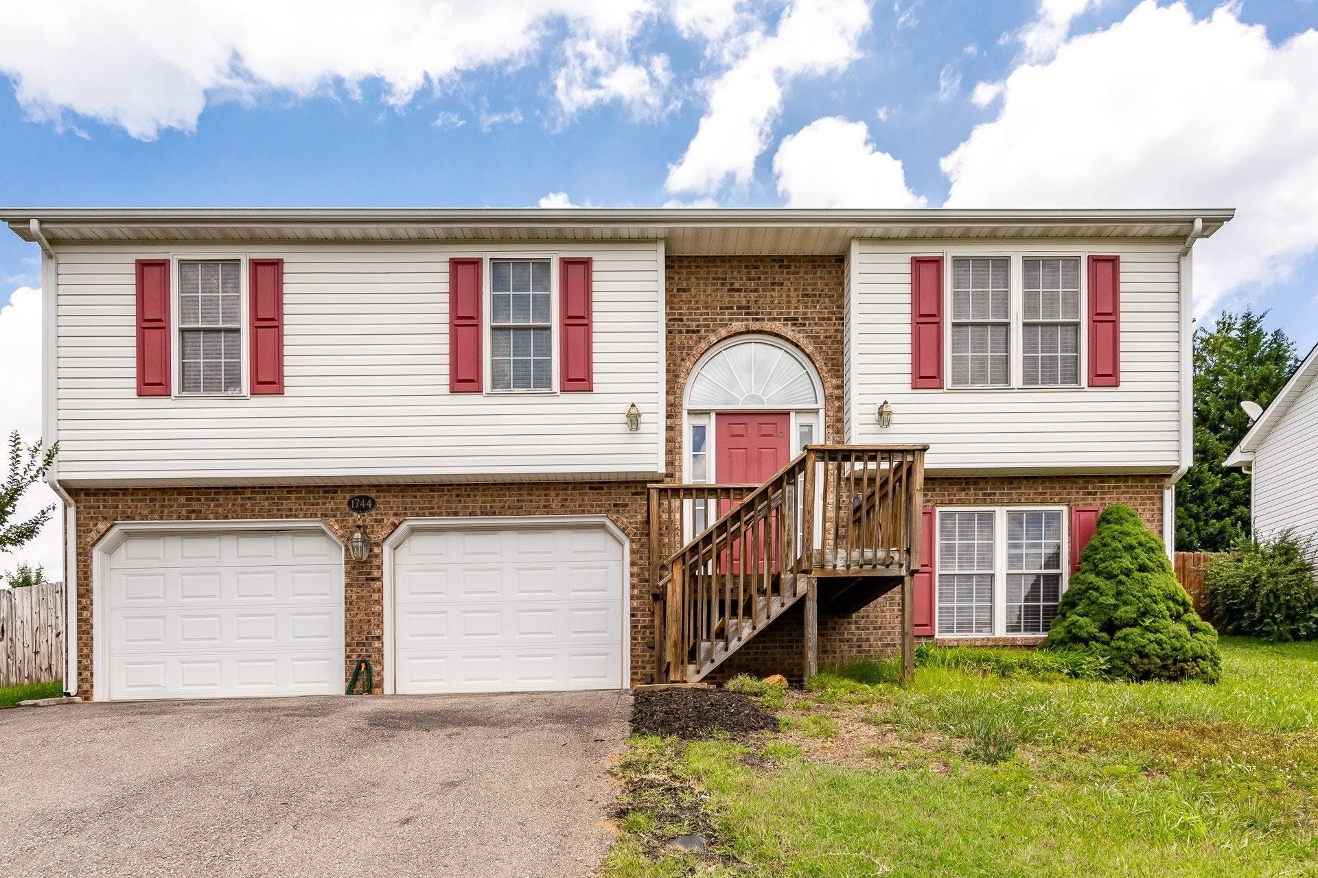 1744 Meadows Road Vinton, VA 24179 - Photo 2 of 36 front view of house with a yard