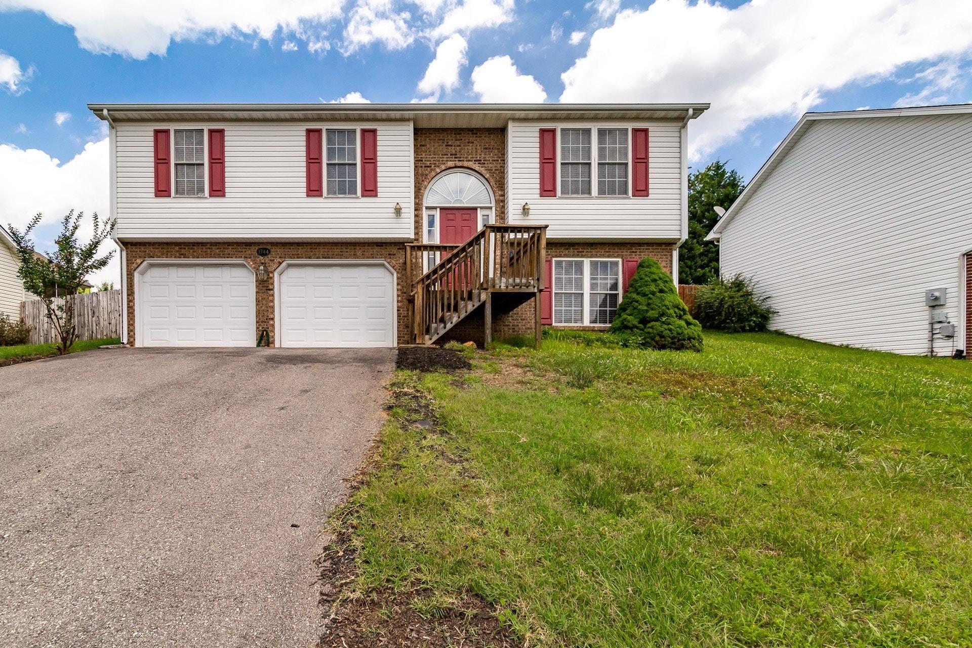 1744 Meadows Road Vinton, VA 24179 - Photo 36 of 36 front view of a house with a yard