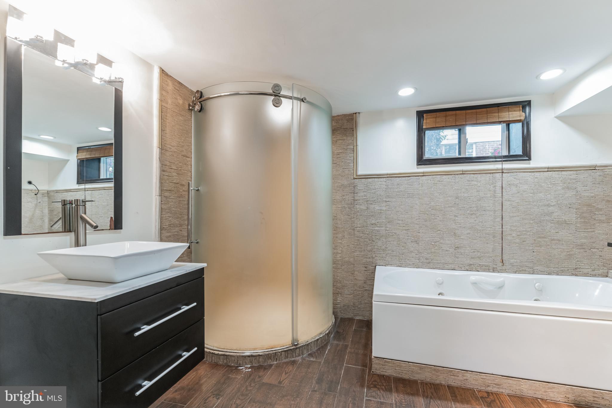 1316 South Buchanan Street Arlington, VA 22204 - Photo 14 of 28 a bathroom with a sink a toilet and a bathtub