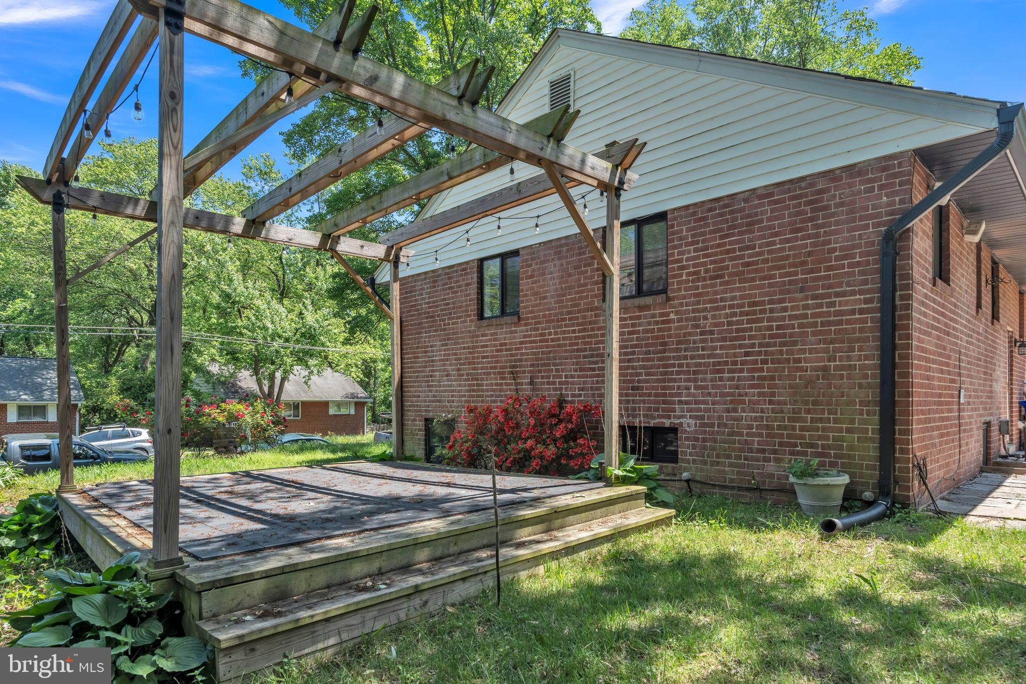 1316 South Buchanan Street Arlington, VA 22204 - Photo 4 of 28 a view of a house with backyard and sitting area