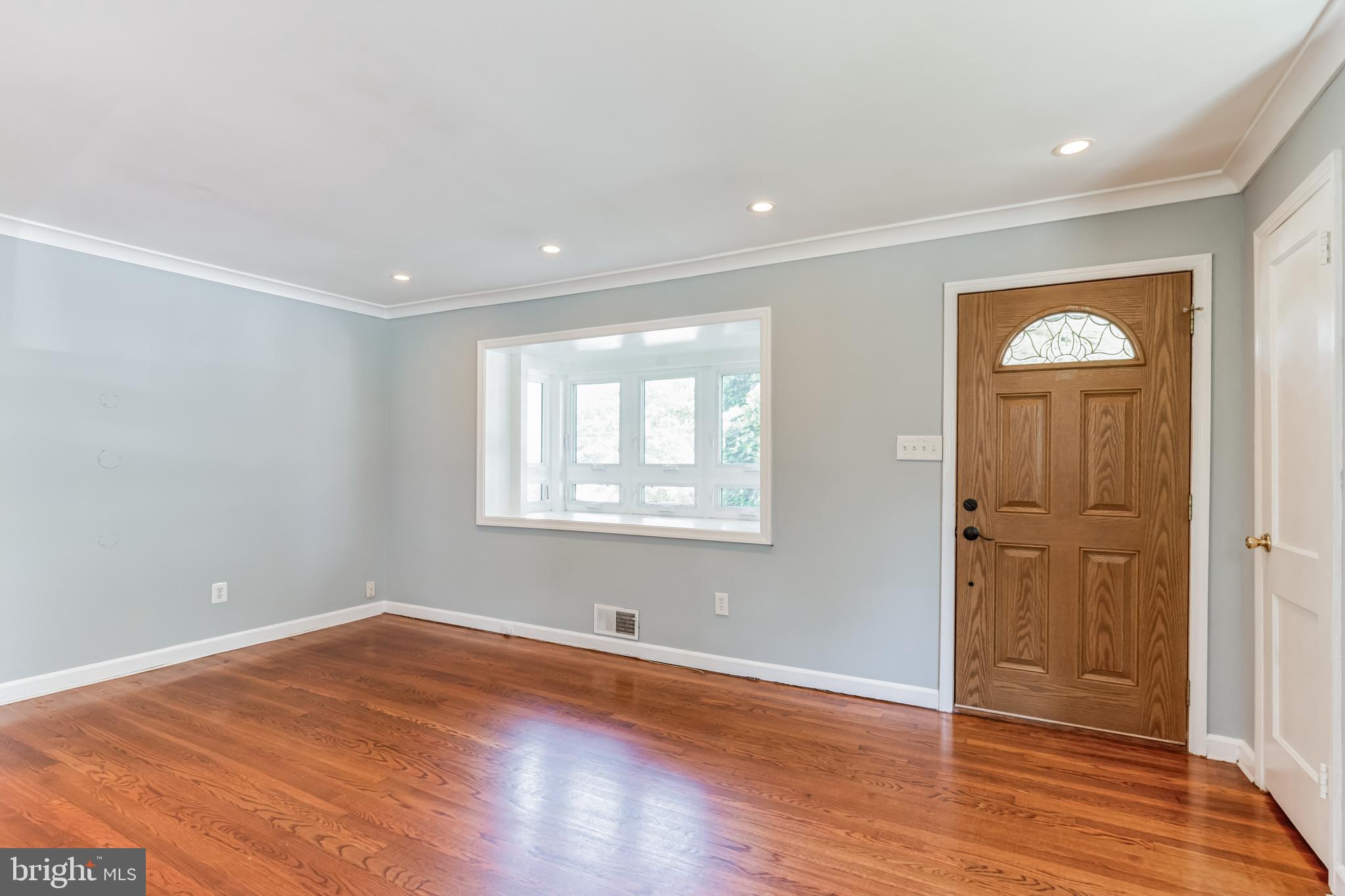 1316 South Buchanan Street Arlington, VA 22204 - Photo 6 of 28 an empty room with wooden floor and windows