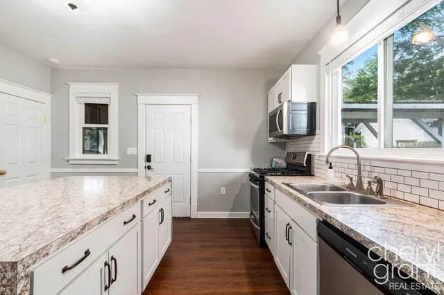 $310,000 | 1411 Union Avenue Northeast, Grand Rapids, MI 49505