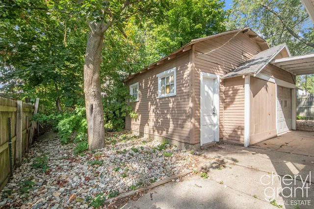 $310,000 | 1411 Union Avenue Northeast, Grand Rapids, MI 49505