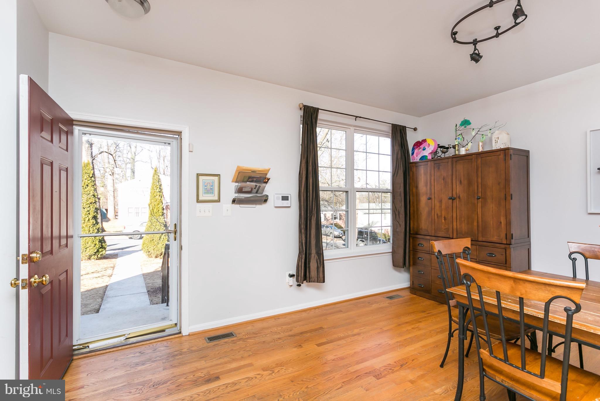 3211 Pinkney Road Baltimore, MD 21215 - Photo 2 of 30 Interior (General)