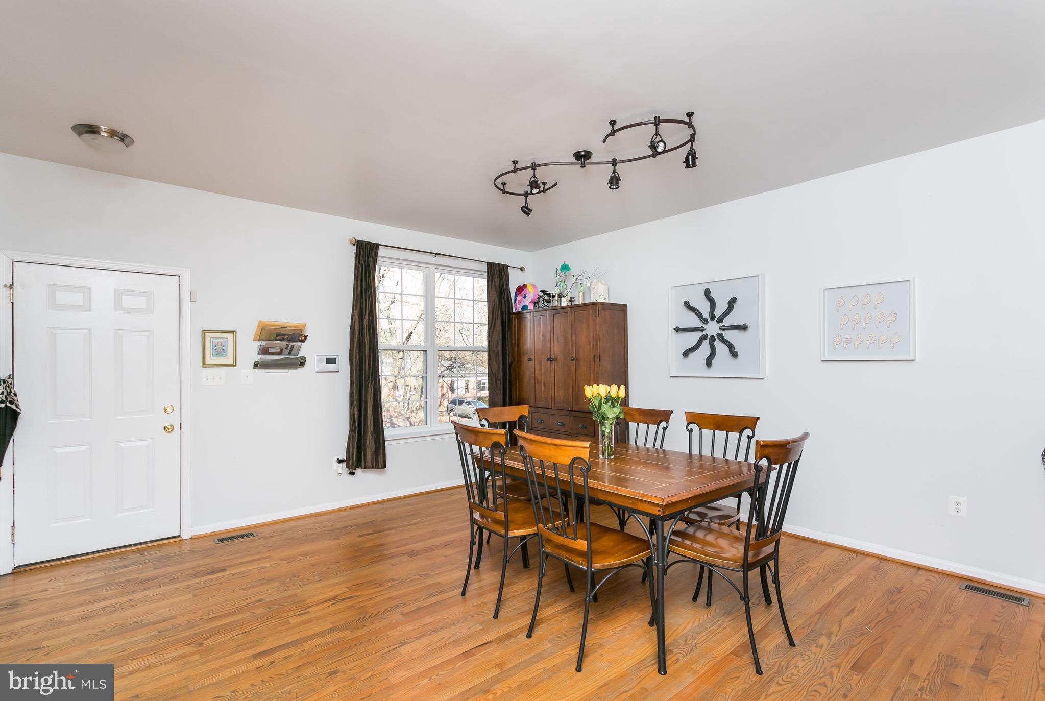 3211 Pinkney Road Baltimore, MD 21215 - Photo 3 of 30 Dining Room