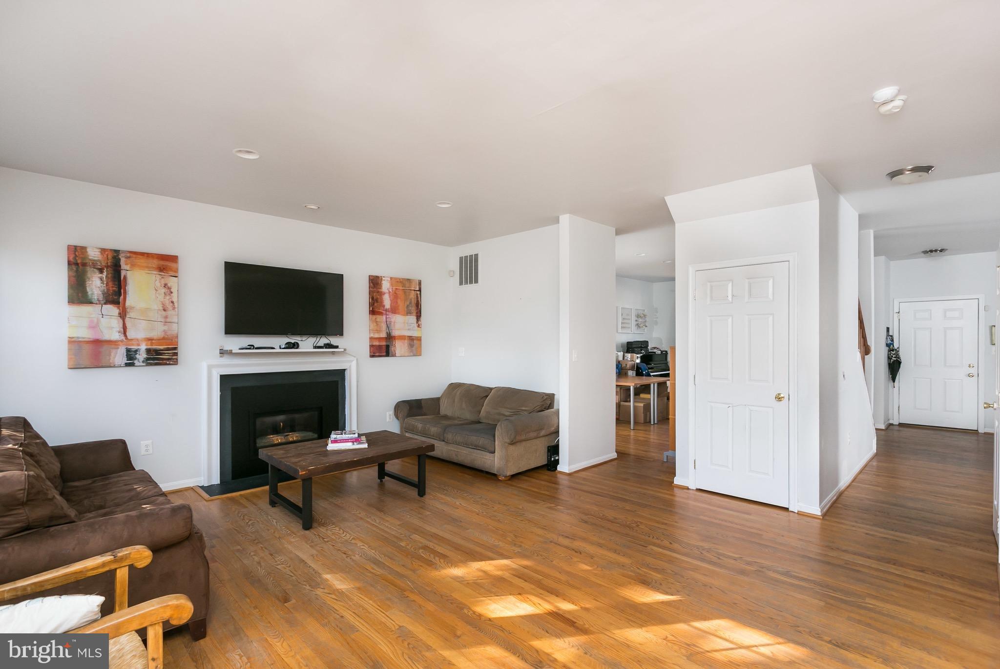 3211 Pinkney Road Baltimore, MD 21215 - Photo 7 of 30 Family Room