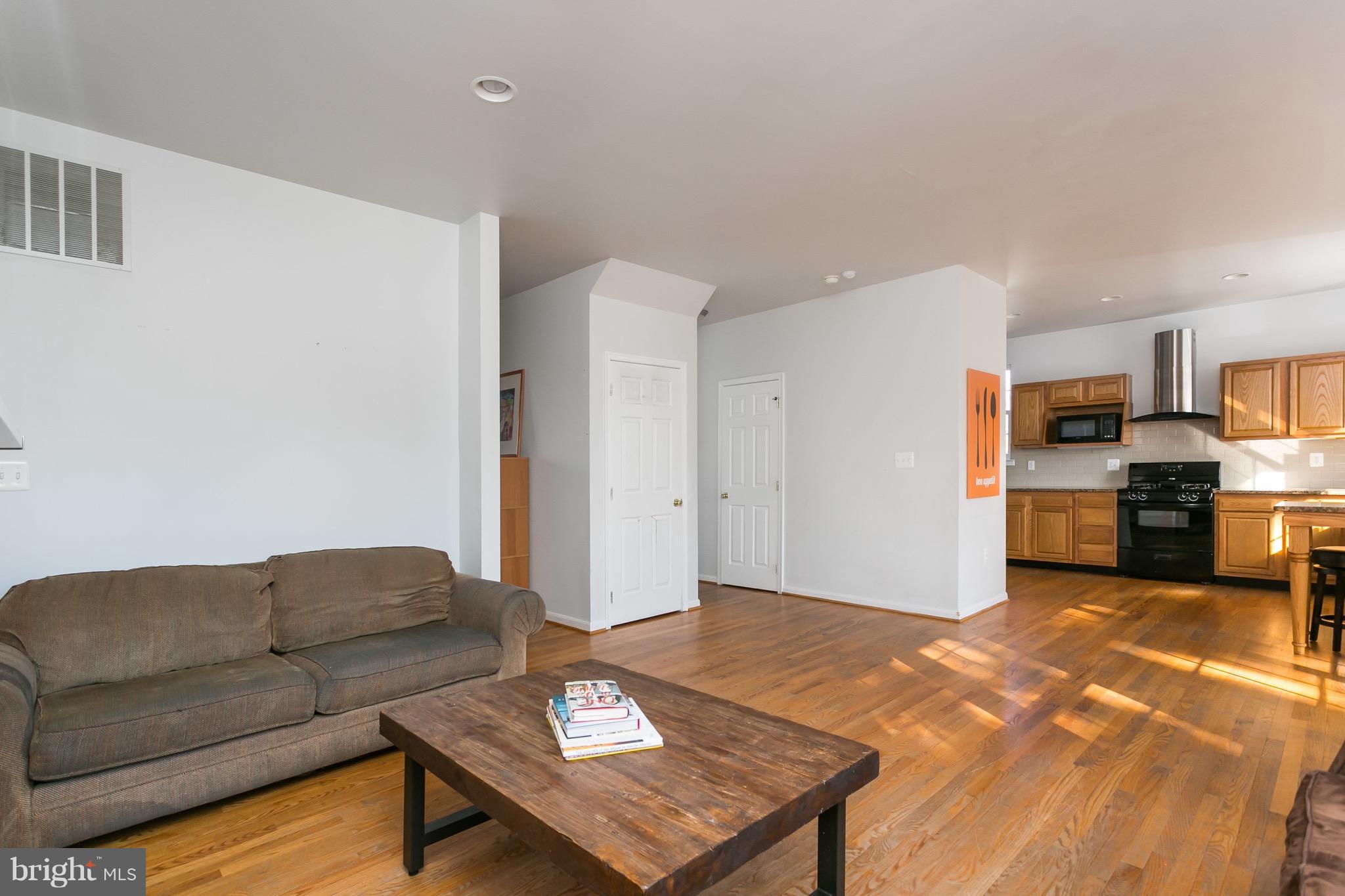 3211 Pinkney Road Baltimore, MD 21215 - Photo 8 of 30 Family Room