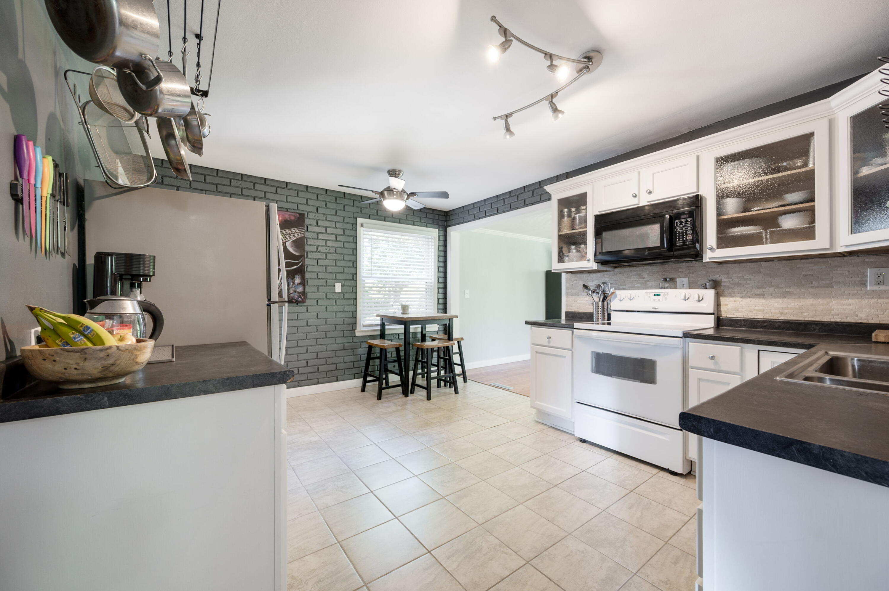 2785 Lilly Road Brookfield, WI 53005 - Photo 8 of 30 Kitchen and Dinette