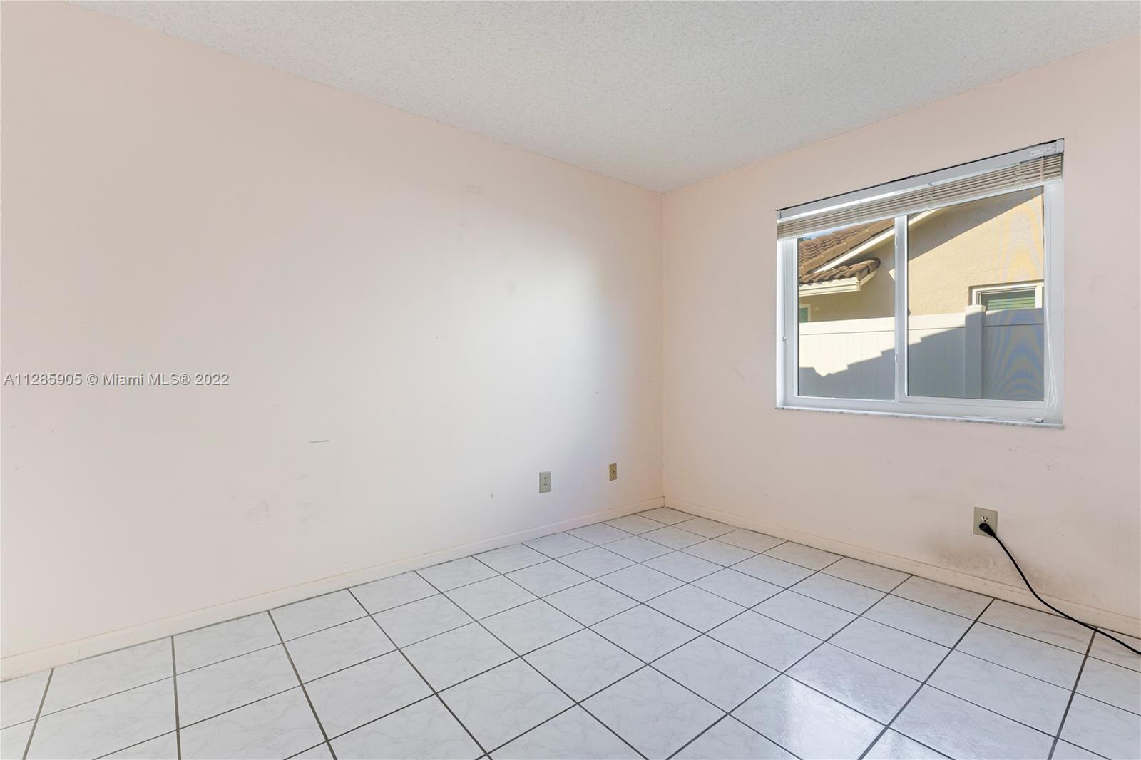 15841 Huntridge Road Davie, FL 33331 - Photo 12 of 26 Gallery Image 12