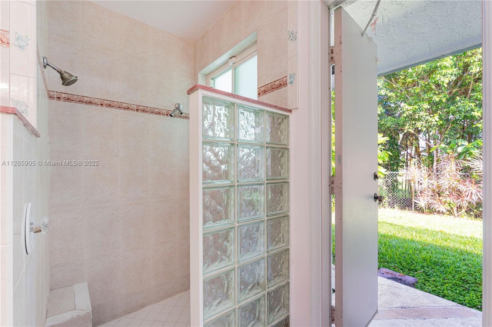 15841 Huntridge Road Davie, FL 33331 - Photo 18 of 26 Gallery Image 18