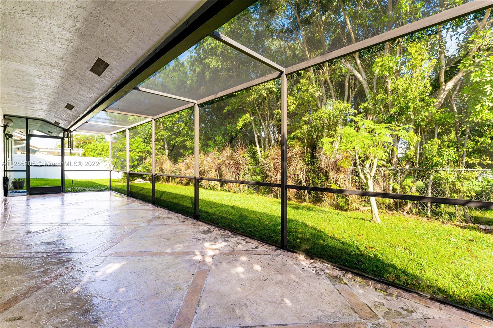 15841 Huntridge Road Davie, FL 33331 - Photo 20 of 26 Gallery Image 20
