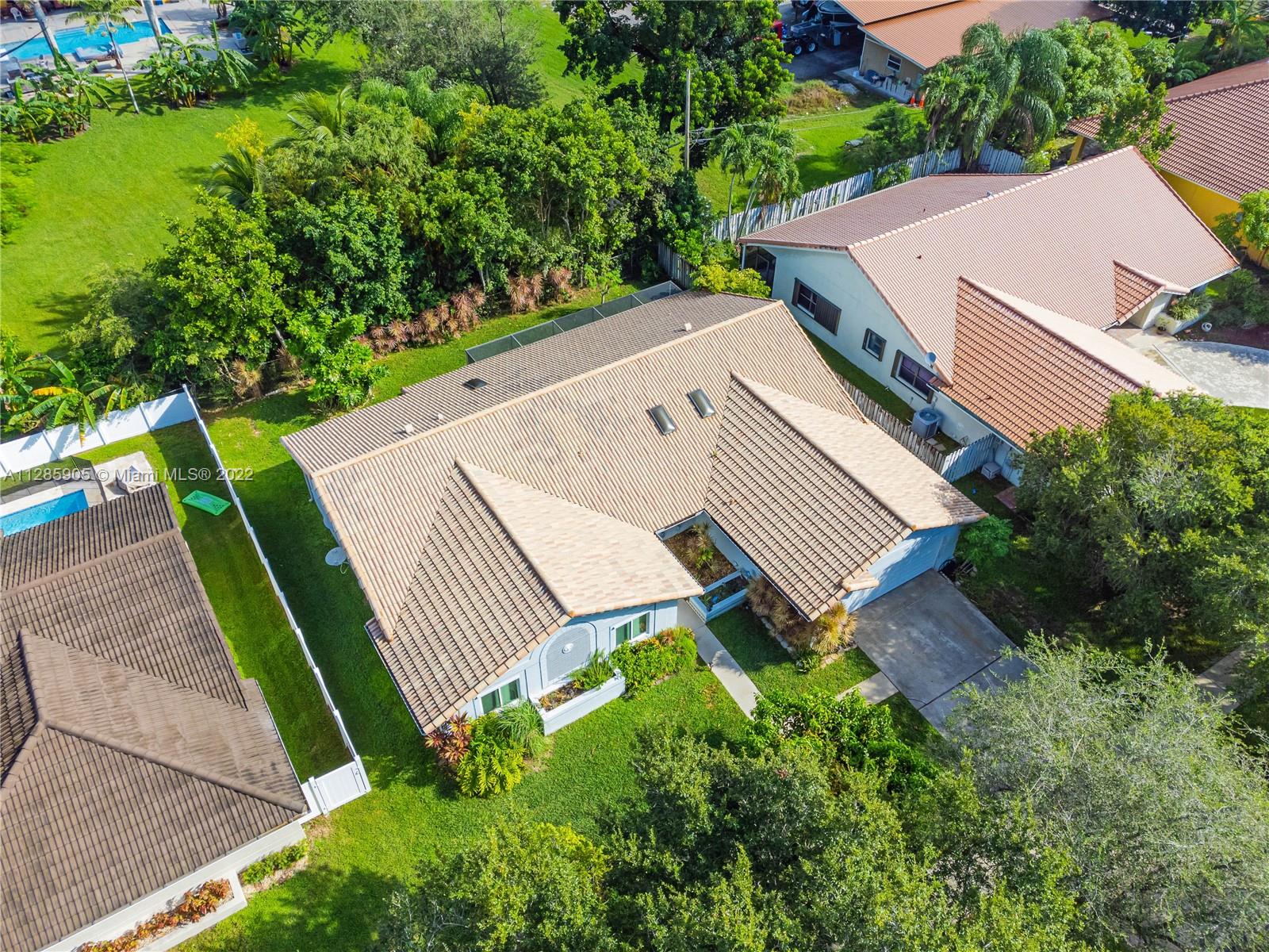 15841 Huntridge Road Davie, FL 33331 - Photo 3 of 26 Gallery Image 3